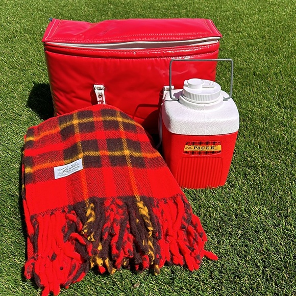Vintage Picnic Set with Faribault Blanket, Hamilton-Skotch Thermos, and Basket - Picture 4 of 16
